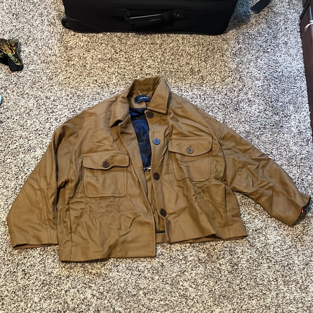 Zara beige crop trench coat with big buttons and pockets
